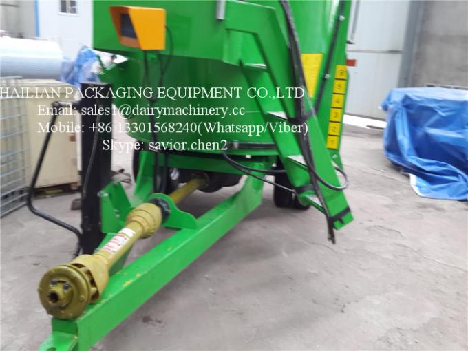 Green Vertical TMR Mixers For Feeding Animal , Cow Cattle Feeding Mixer